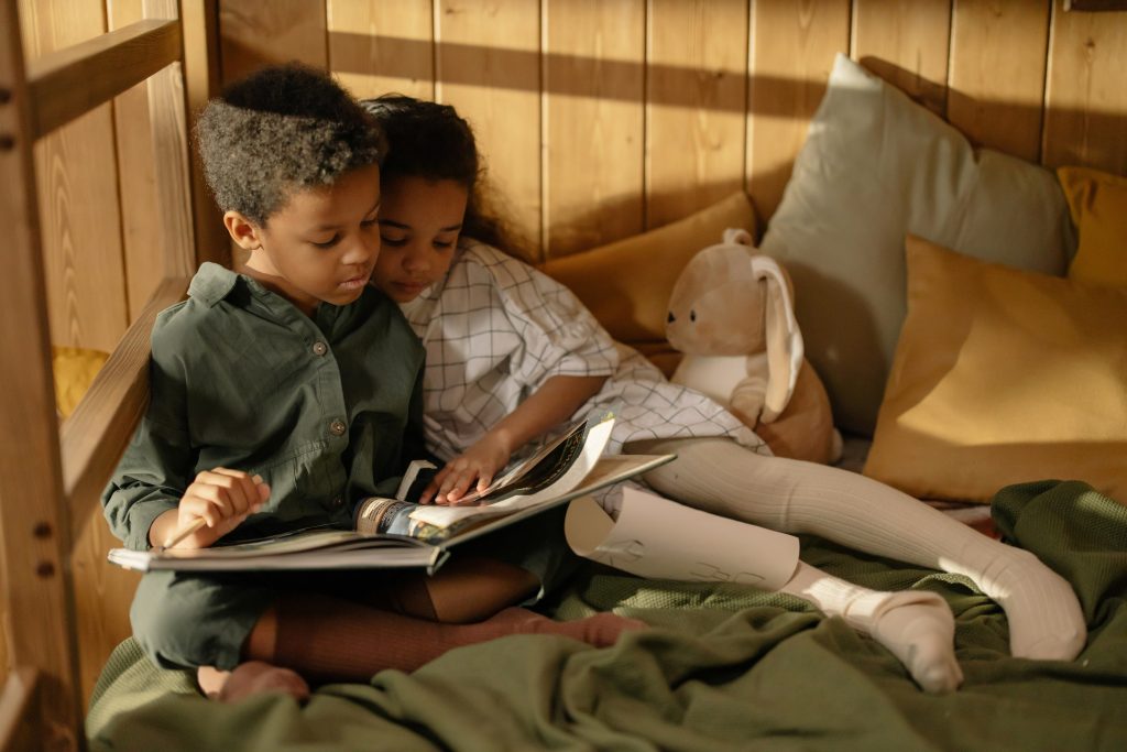 kids reading together